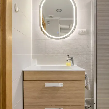 Residencial Exterior Posibilidad De Parking * Bilbao